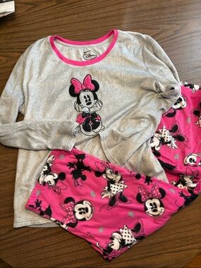 Disney 2X Minnie Mouse Gray Top and Matching Pants Pajama Set